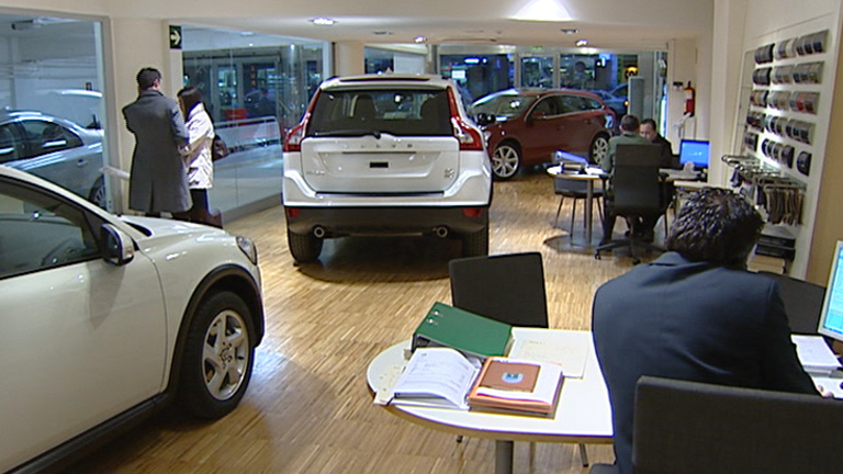 Cae la venta de coches aunque aumenta un 80% la venta de autom&oacute;viles de lujo
