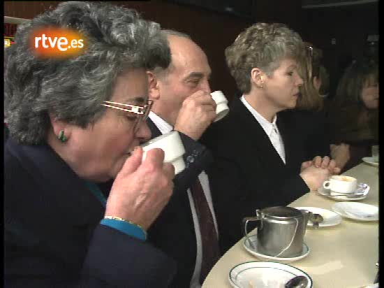 La cafeter&iacute;a "La Calesera", en la Gran V&iacute;a (1992)