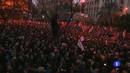 Ir al Video&nbsp;En El Cairo centenares de personas se manifiestan para pedir que se investigue la masacre del estadio