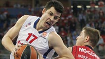 Ir al Video&nbsp;El Caja Laboral sigue vivo en la Euroliga