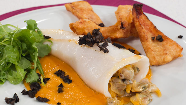Saber Cocinar - Calamares rellenos de berberechos con tempura de pimientos