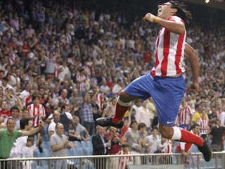 Ver v&iacute;deo  'El Calder&oacute;n se rinde a Falcao'