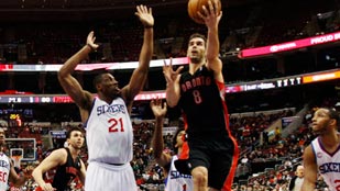 Calderón siguió de titular y destacó a pesar de la derrota de los Raptors Calderón siguió de titular y destacó a pesar de la derrota de los Raptors