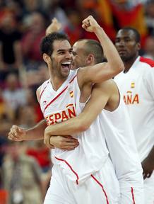 Calderón celebra el pase de España a la final olímpica.
