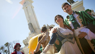 Ver v&iacute;deo  'Las calles de C&aacute;diz han vivido todo el ambiente de la fiesta de la Constituci&oacute;n'