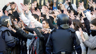 Ver v&iacute;deo  'Calma tensa en la protesta de Valencia'