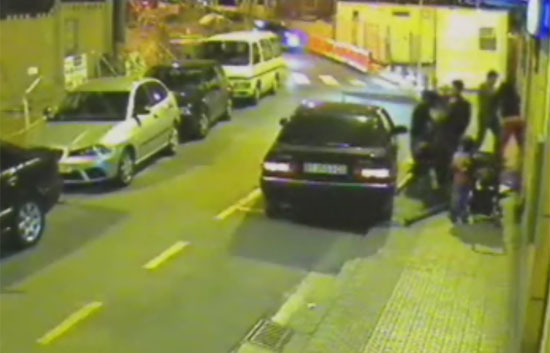 Las c�maras de seguridad del ayuntamiento de Sestao captan una brutal escena de malos tratos