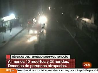 Ir al Video&nbsp;C&aacute;maras de seguridad registran el se&iacute;smo de Van en Turqu&iacute;a