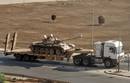 Un cami&oacute;n transporta un tanque de fabricaci&oacute;n rusa en Bengasi (Libia)