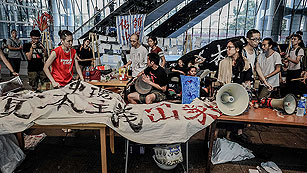 Ver v&iacute;deo  'El campamento del movimiento 'occupy' en Hong Kong desalojado tras 10 meses'