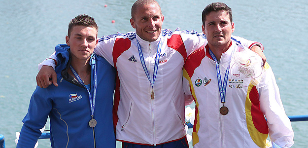 David Cal, en el podio junto al francés Mathieu Goubel, oro, y el checo Martin Fuksa, plata. David Cal, en el podio junto al francés Mathieu Goubel, oro, y el checo Martin Fuksa, plata.