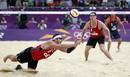 El canadiense Martin Reader recepciona la bola en el encuentro que ha disputado junto a su compa&ntilde;ero Joshua Binstock frente a la pareja brit&aacute;nica.