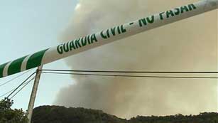 Ver v&iacute;deo  'En Canarias, la efectividad del operativo antiincendios contin&uacute;a generando debate'