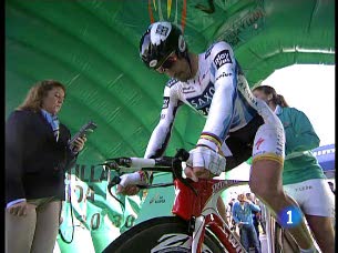 Ver v&iacute;deo  'Cancellara, como si fuera en la moto de Rossi'