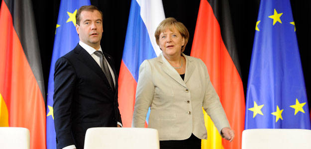 La canciller alemana Angela Merkel, comparece ante los medios junto al presidente de Rusia, Dmitry Medvedev, este martes, en la ciudad alemana de Hanover. La canciller alemana Angela Merkel, comparece ante los medios junto al presidente de Rusia, Dmitry Medvedev, este martes, en la ciudad alemana de Hanover.