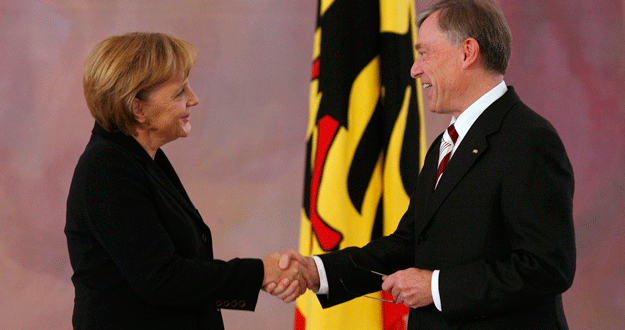 La canciller alemana, Merkel, recibe la aprobación del presidente Koehler en Berlín. La canciller alemana, Merkel, recibe la aprobación del presidente Koehler en Berlín.