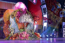 La candidata Fabiola Vera, con la fantas&iacute;a Siboney, durante la gala de elecci&oacute;n de la Reina del Carnaval de Tenerife 2012