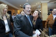 El candidato de Foro Asturias a la Presidencia del Principado, Francisco &Aacute;lvarez Cascos, celebra la victoria de su partido esta noche en Oviedo.