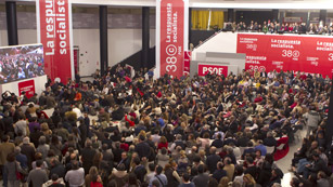 Ver v&iacute;deo  'Los candidatos Rubalcaba y Chac&oacute;n presentan sus avales en el 38 Congreso del PSOE'