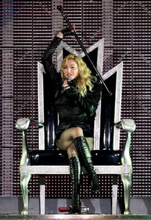 La cantante estadounidense Madonna, durante el concierto ofrecido esta noche en el Estadio Olímpico Lluís Companys de Barcelona La cantante estadounidense Madonna, durante el concierto ofrecido esta noche en el Estadio Olímpico Lluís Companys de Barcelona