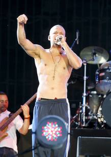 El cantante puertorrique&ntilde;o de la banda Calle 13, Ren&eacute; P&eacute;rez, durante el concierto