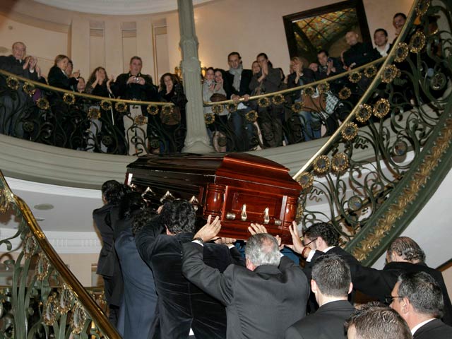 Cientos de personas rinden su &uacute;ltimo homenaje al maestro Enrique Morente