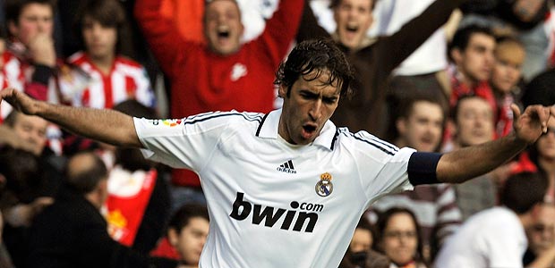 El capit&aacute;n del Real Madrid, Ra&uacute;l Gonz&aacute;lez, es el m&aacute;ximo goleador en la historia del equipo blanco.