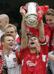 El capit&aacute;n levanta la FA Cup de 2006 en Cardiff