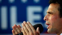 Ir al Video&nbsp;Capriles acusa al Gobierno de Maduro de "robar" las elecciones
