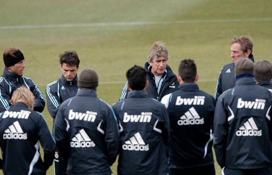 Caras largas y pocas bromas en el entrenamiento del Madrid