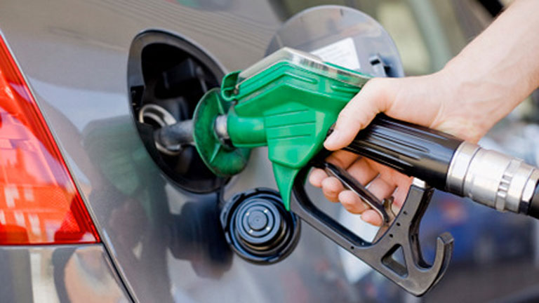 Los carburantes, algo m&aacute;s baratos que en Semana Santa, pero m&aacute;s caros que hace un a&ntilde;o