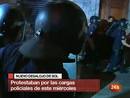 Ir al Video&nbsp;Carga policial en Sol contra un grupo de personas que protestaba por el desalojo del d&iacute;a anterior