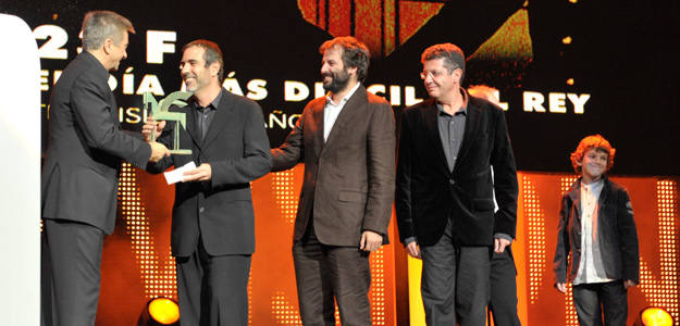 Carles Francino entreg&oacute; el premio a "23-F, el d&iacute;a m&aacute;s dif&iacute;cil del Rey"