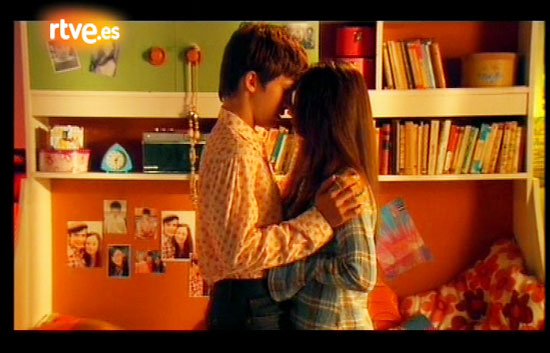 Cu&eacute;ntame - Carlitos y Karina casi...