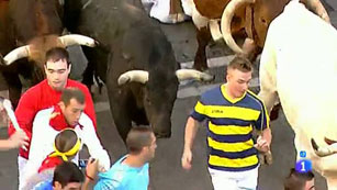 Ver v&iacute;deo  'La carrera en Estafeta de un chico de amarillo'