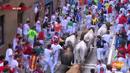 Ir al Video&nbsp;La carrera de un mozo con camisa blanca y verde