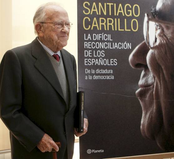 Santiago Carrillo durante la presentación en Madrid de su libro ’La difícil reconcialización de los españoles’, en enero de 2011.