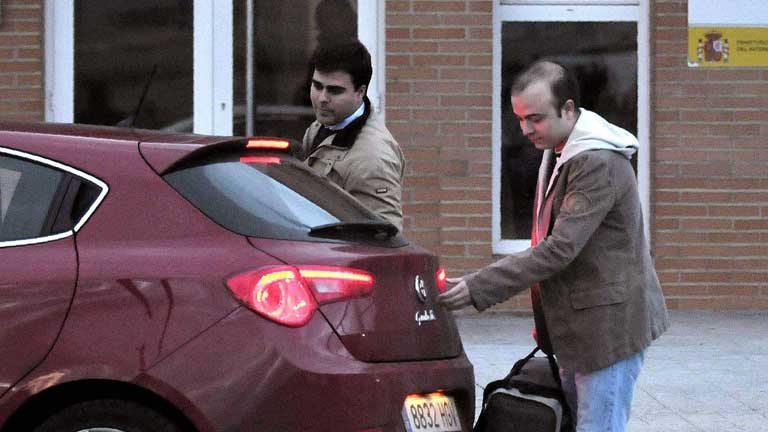 &Aacute;ngel Carromero abandona la prisi&oacute;n de Segovia 