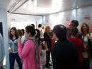 Visitantes del cami&oacute;n-estudio del 75&ordm; aniversario de RNE en Cartagena.