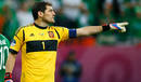 Casillas da &oacute;rdenes durante el partido