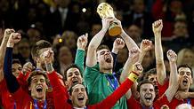 Casillas levant&oacute; la Copa Mundial de la FIFA en 2010