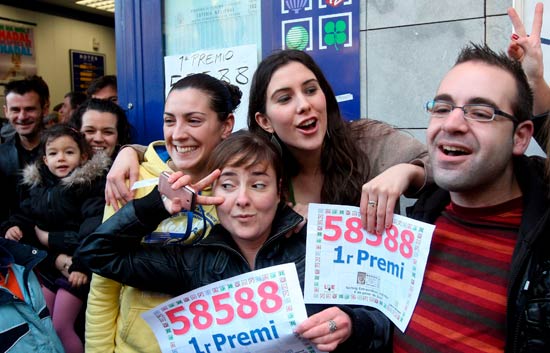 El primer premio del Ni&ntilde;o cae en la administraci&oacute;n n&uacute;mero 1 de Castelldefels 