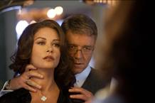 Catherine Zeta-Jones y Russell crowe en 'La trama'
