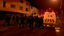 Ir al Video&nbsp;Cat&oacute;licos y protestantes se enfrentan con la polic&iacute;a en Belfast por quinto d&iacute;a consecutivo