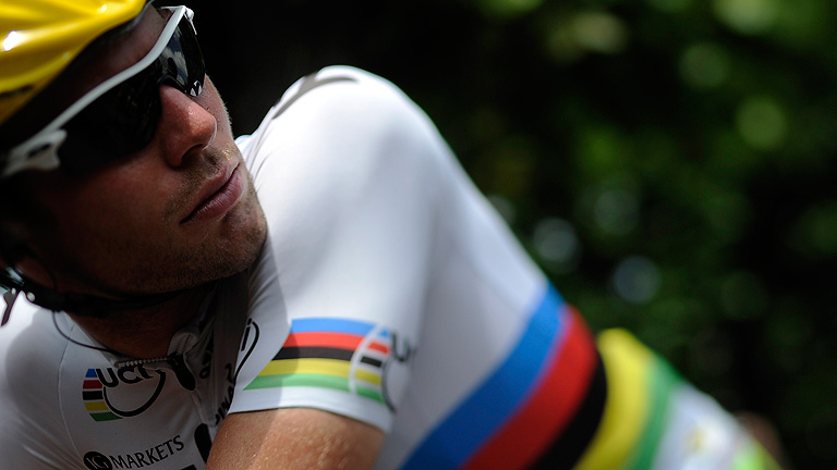 Cavendish se va al suelo antes del sprint