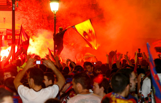 Los aficionados del Bar&ccedil;a celebran la Copa de Europa 