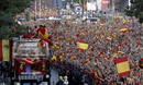 El autob&uacute;s con los jugadores de la selecci&oacute;n espa&ntilde;ola de camino a la Plaza de Cibeles de Madrid