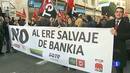 Ir al Video&nbsp;Centenares de trabajadores de Bankia protestan contra los 4.900 despidos planteados por la entidad