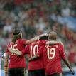 El centrocampista de la selecci&oacute;n espa&ntilde;ola Cesc F&aacute;bregas celebra su gol ante Rusia con sus compa&ntilde;eros Sergio Ramos y Marcos Senna.