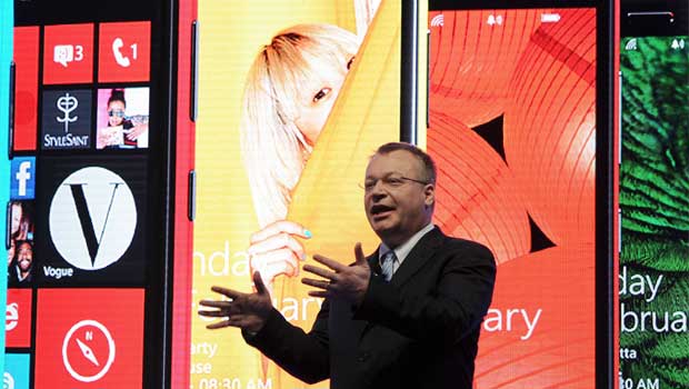 El CEO de Nokia, Stephen Elop, durante la conferencia de prensa en el Mobile World Congress 2013 de Barcelona. El CEO de Nokia, Stephen Elop, durante la conferencia de prensa en el Mobile World Congress 2013 de Barcelona.